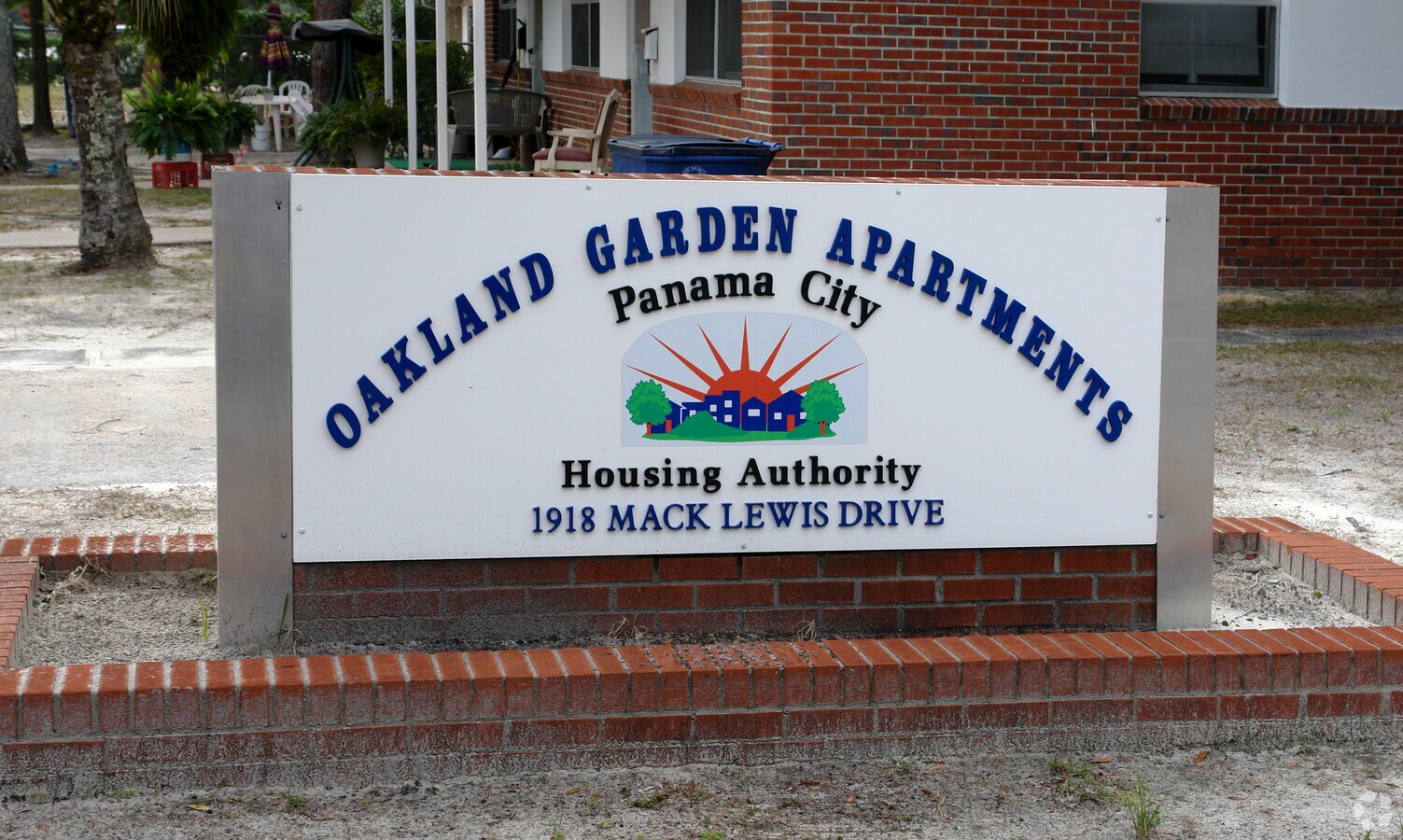 Oficina de arrendamiento - Oakland Garden Apartments