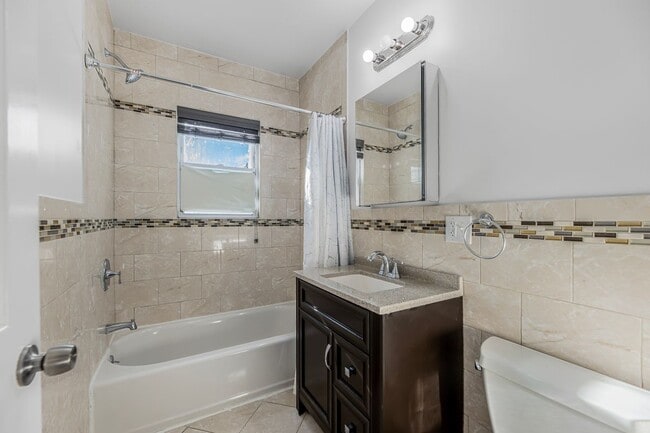 Photo - 1837 Wallace Ave