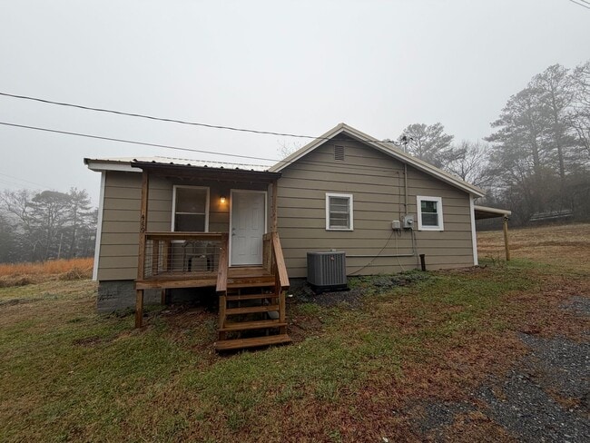 Building Photo - 2 Bedroom- 1 Bathroom- Home in Silver Creek!