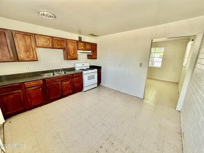 Photo - 4832 S 37th Ave