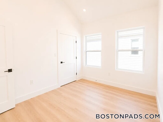 Photo - 275 Shrewsbury St Unit 1