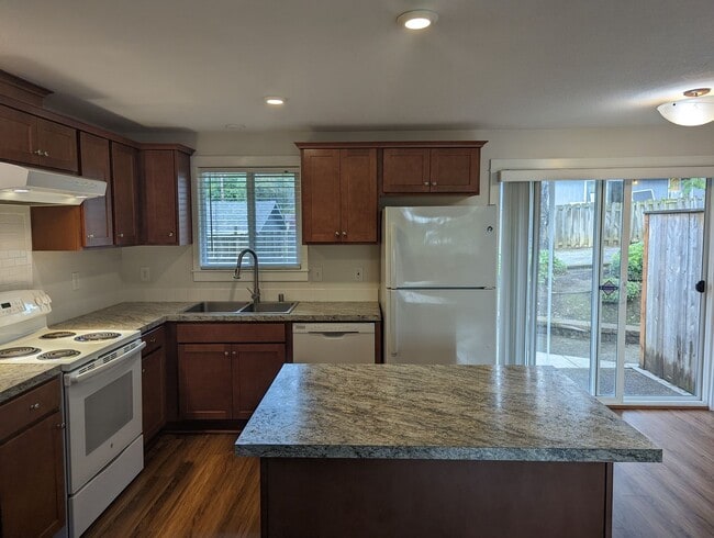 Photo - 1108/1110 W. 36th Street Unidad 1110