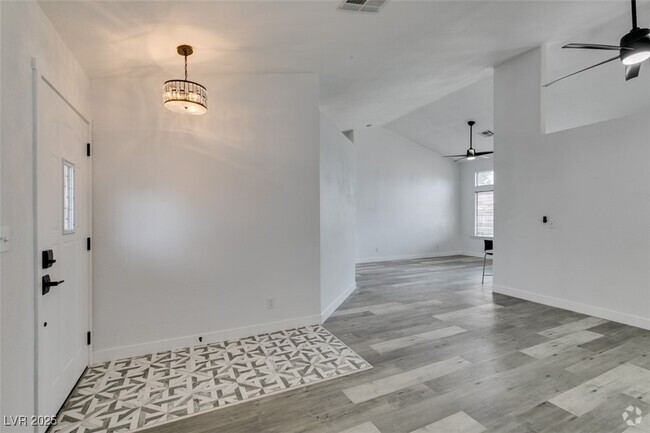 Building Photo - 505 Landra Ln Rental
