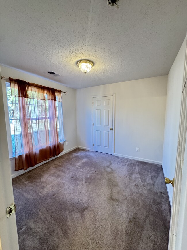 Photo - 14040 Chotank Loop