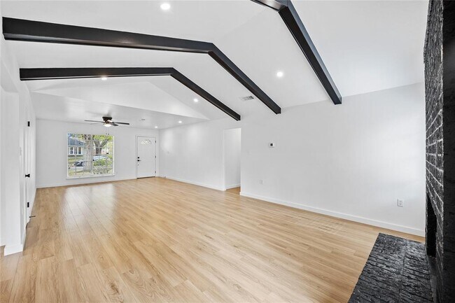 Photo - 2207 Southern Oaks Dr