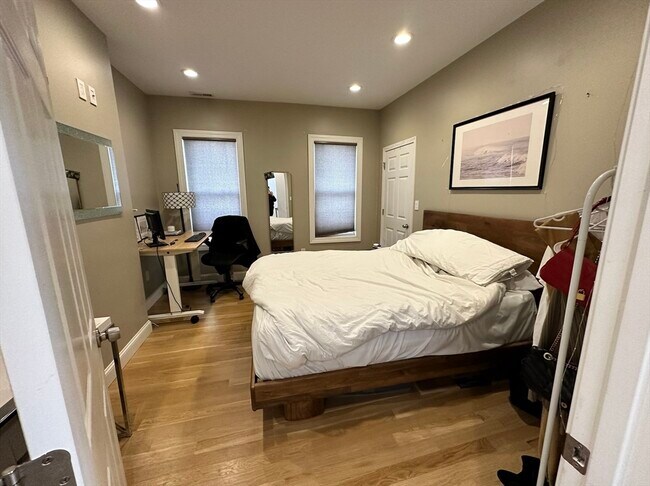 Photo - 241 Emerson St Unidad 0