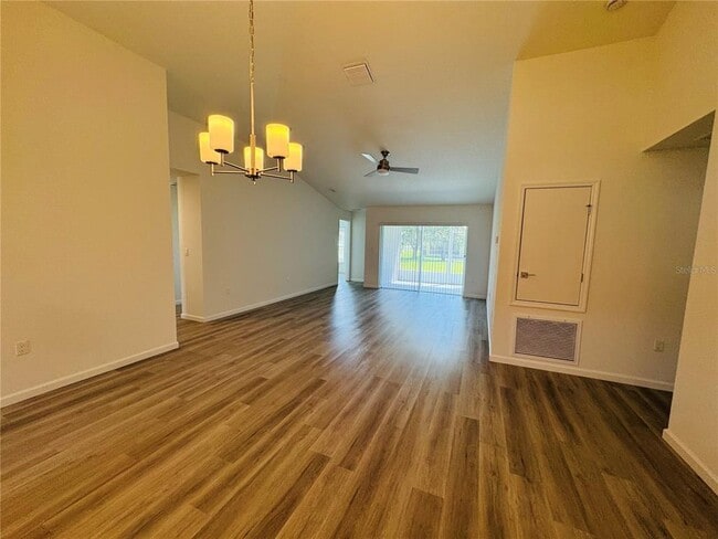 Photo - 72 Lancelot Dr
