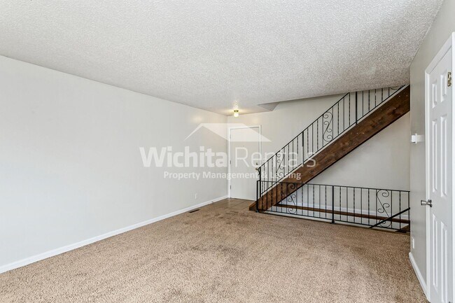 Photo - 2303 S White Oak Dr Unit 1