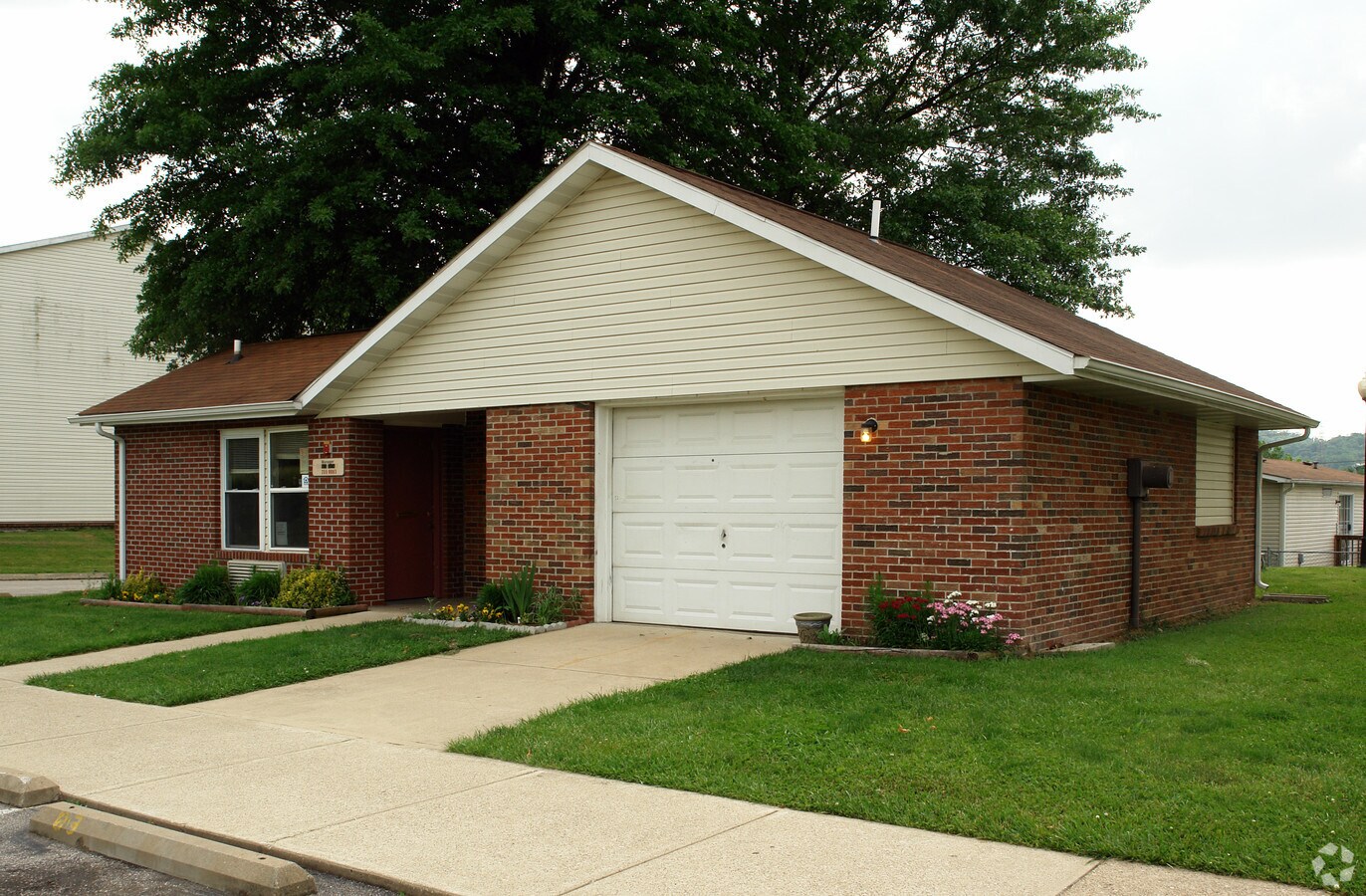 Maplewood Apartments - Maplewood Apartments