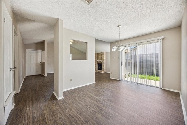 11104 Applewood Dr
