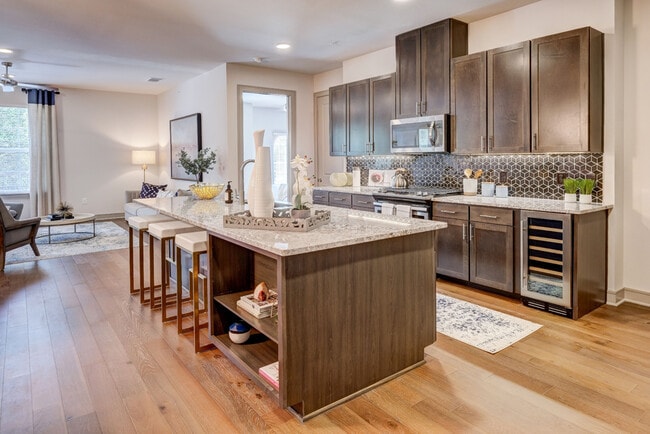 Building Photo - 1211 Caroline-378.2 Unit 378.2