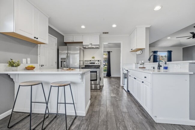 Photo - 1607 Malibu Dr