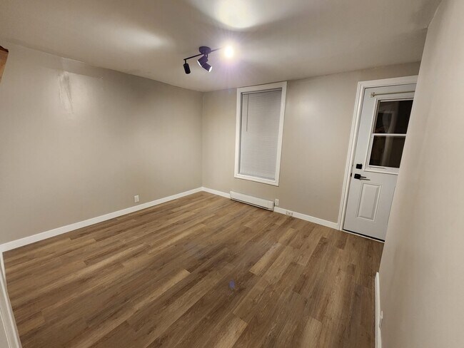 Photo - 233 Hector-Hotte Wy Unit 2