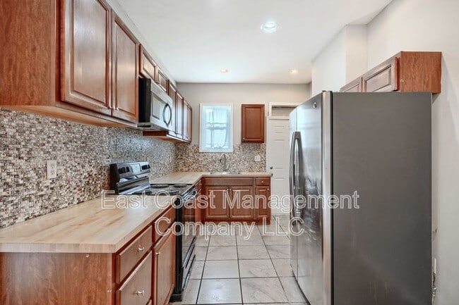 Building Photo - 1616 N Fulton Ave
