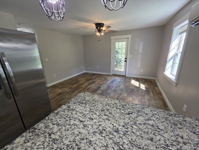 Photo - 803 Marve St