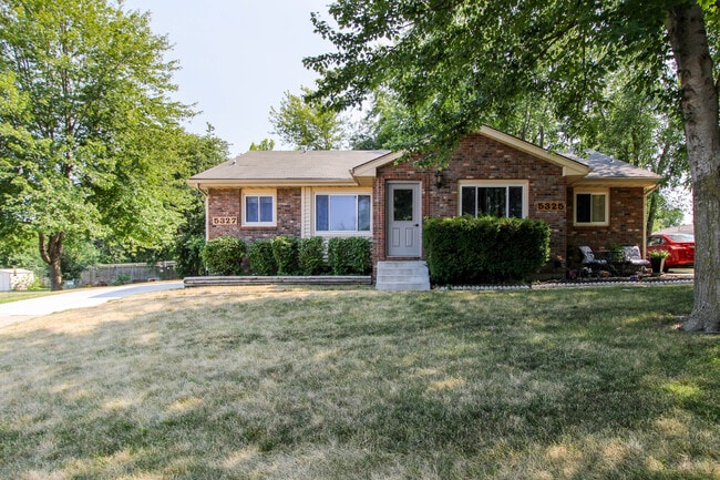 Building Photo - 5325 Jennifer Dr