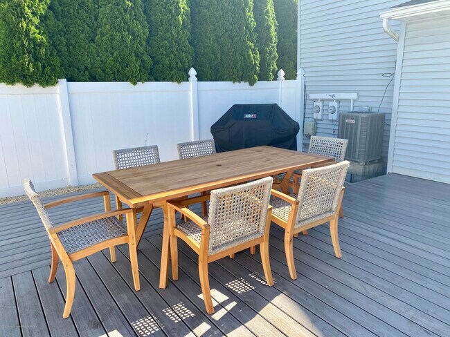 Photo - 402 A St Unit Upstairs Winter