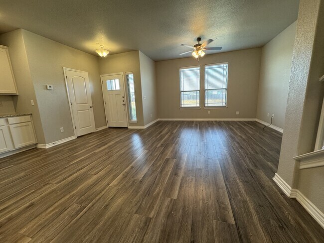 7611 Stonehollow