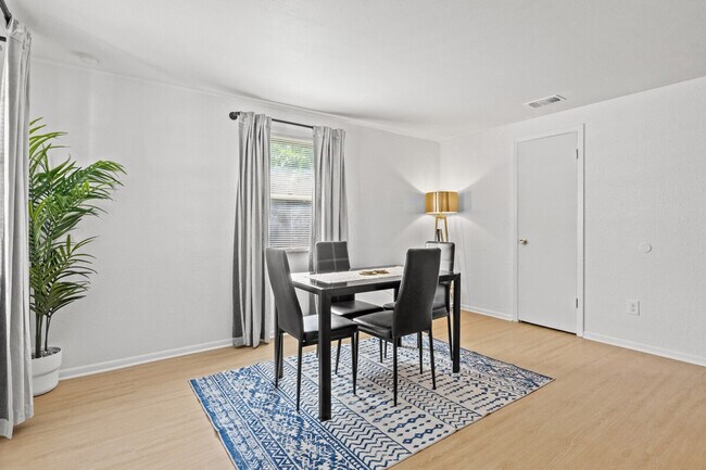 Photo - 3906 E Powhatan Ave Unidad ID1343015P