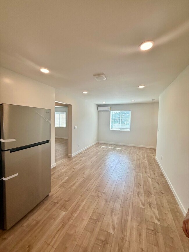 Photo - 1412 1/2 N Hazard Ave Unit 1412