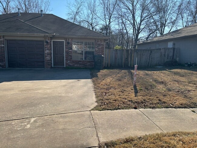 Building Photo - 1673-1675 E. Evalyn Circle Unit EVALYN 1673-1