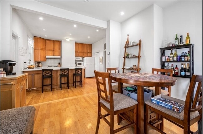 Photo - 866 E 5th St Unit 1