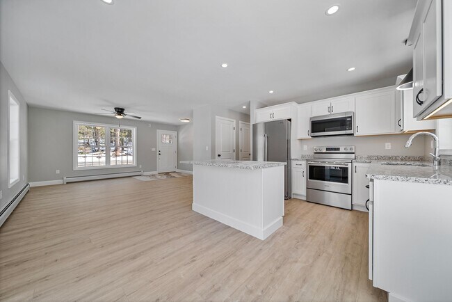 Photo - 142 S Main St