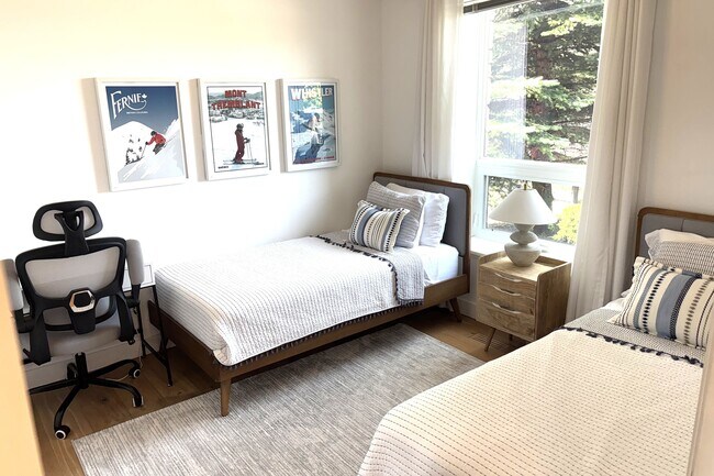 Photo - 534 Mariners Way