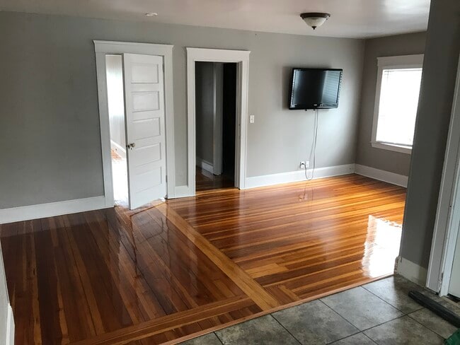 Building Photo - 57 Park Ave Unit Park Ave 3rd Floor