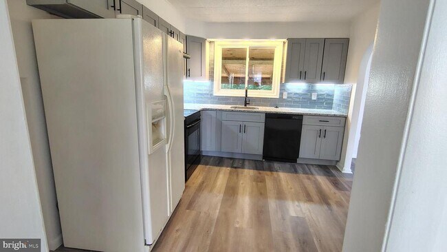 Photo - 574 Remsen Rd