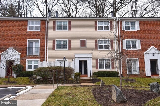 Building Photo - 4655 28th Rd S Unit A Rental