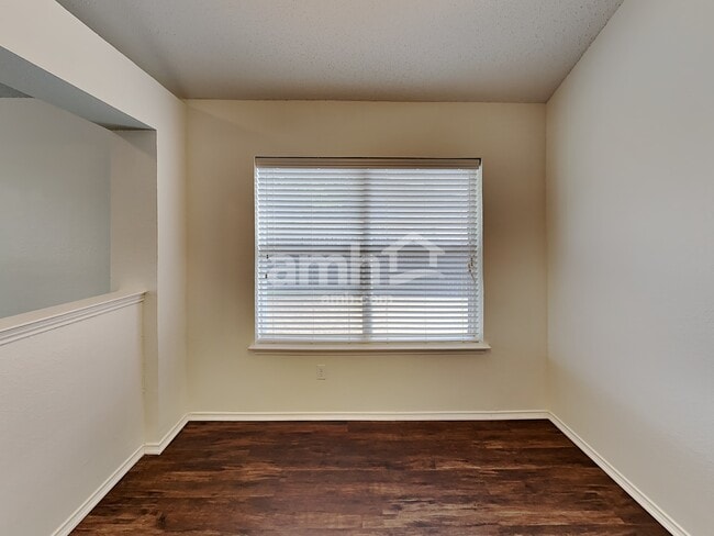 Photo - 736 Trees Dr