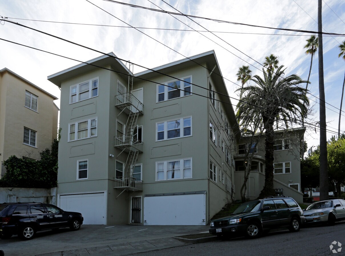 Photo - 878 E 28th St Apartments