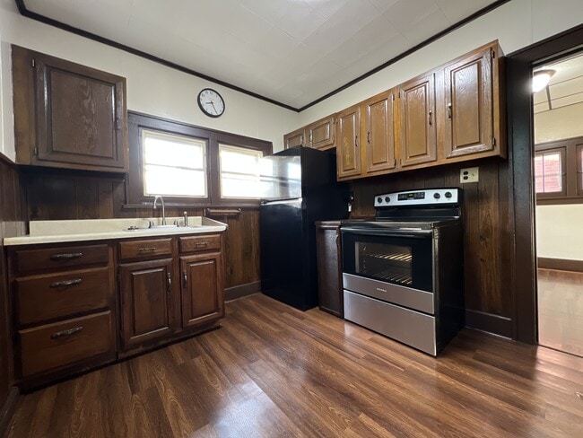 Photo - 320 E 26th St