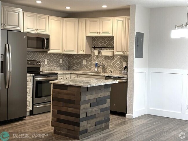 Building Photo - 160 Cypress Club Dr Unit 610 Rental