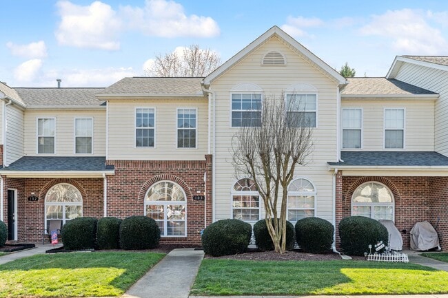 Building Photo - 2120 Piney Brook Rd Unit 103