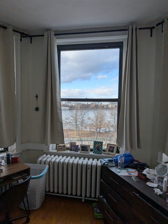 Building Photo - 33 Bay State Rd Unit 3 Rental