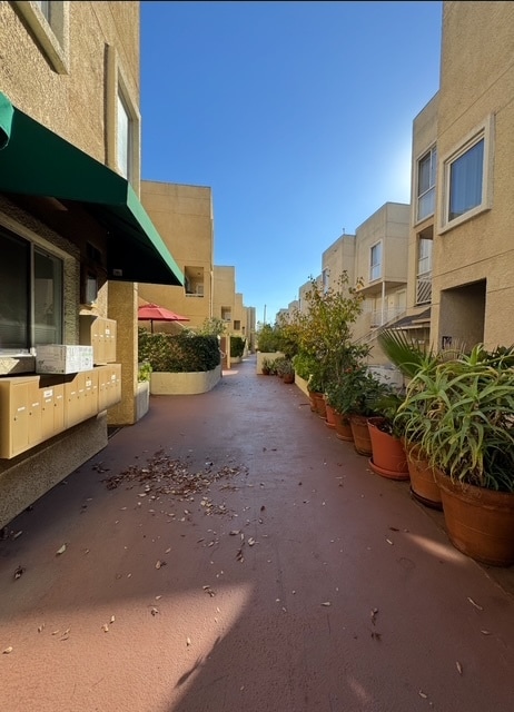 Building Photo - 108 W Maple St Unit 2