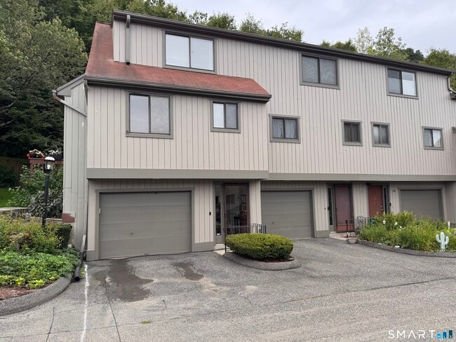 Building Photo - 172 Beacon Hill Common Unit 172