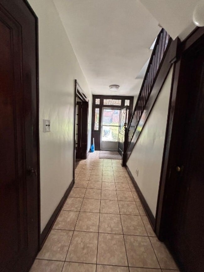 Photo - 2728 Woodstock Ave