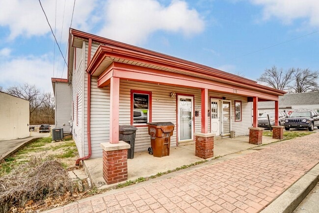 Building Photo - 29 N Main St Unit 1