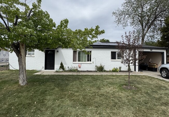 Building Photo - Quiet 3 Bed Kearns Home with Solar, Safe Neighborhood, Great Location!!!