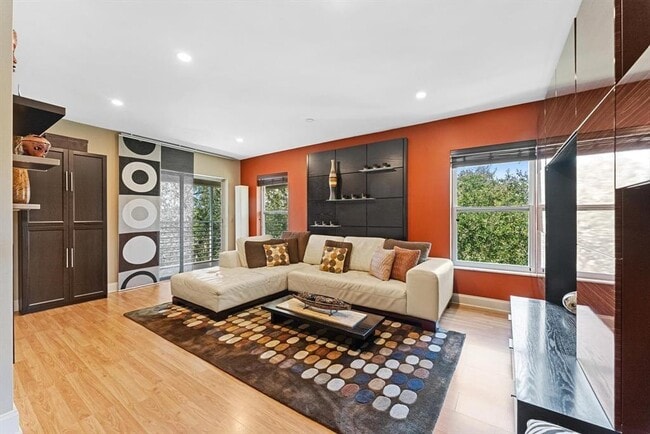 Photo - 2451 SW 82nd Ave Unidad 310