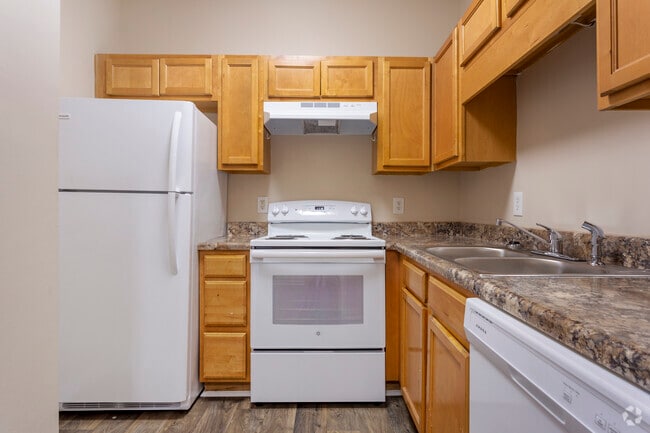 2BR, 2BA - 1000 SF