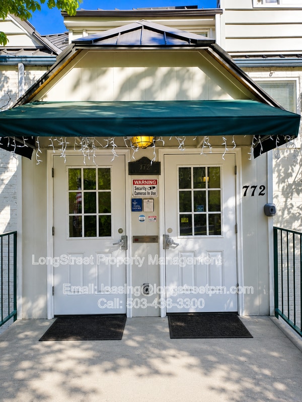 Photo - 772 SW Broadway Dr