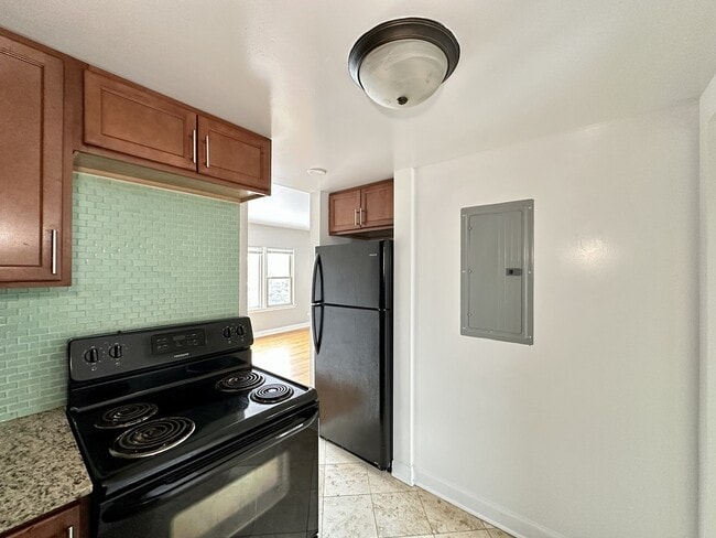 Photo - 7628 N Milwaukee Ave Unidad A3