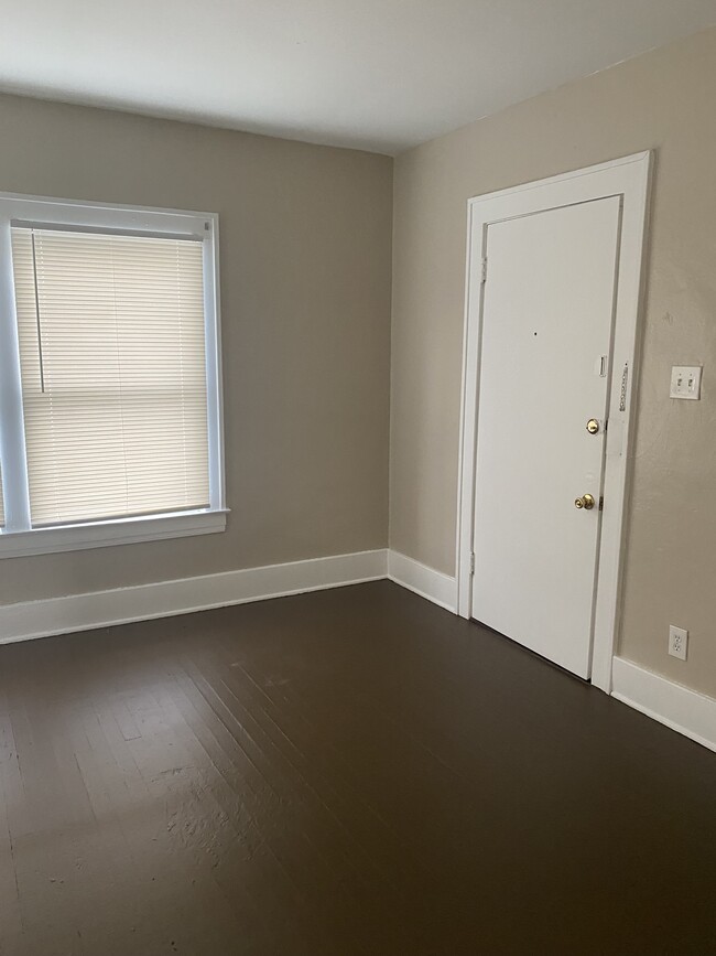 Building Photo - 2209 Crittenden Dr Unit #3 Rental