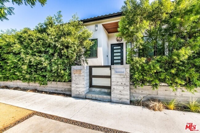 Building Photo - 5059 Hesperia Ave Rental