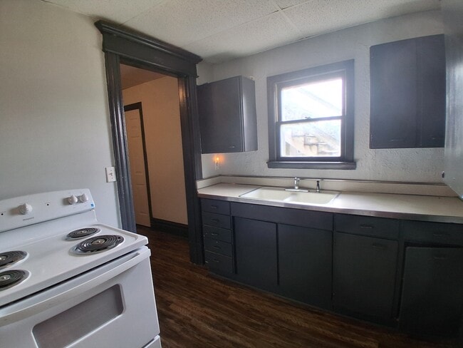 Photo - 604 S Main St