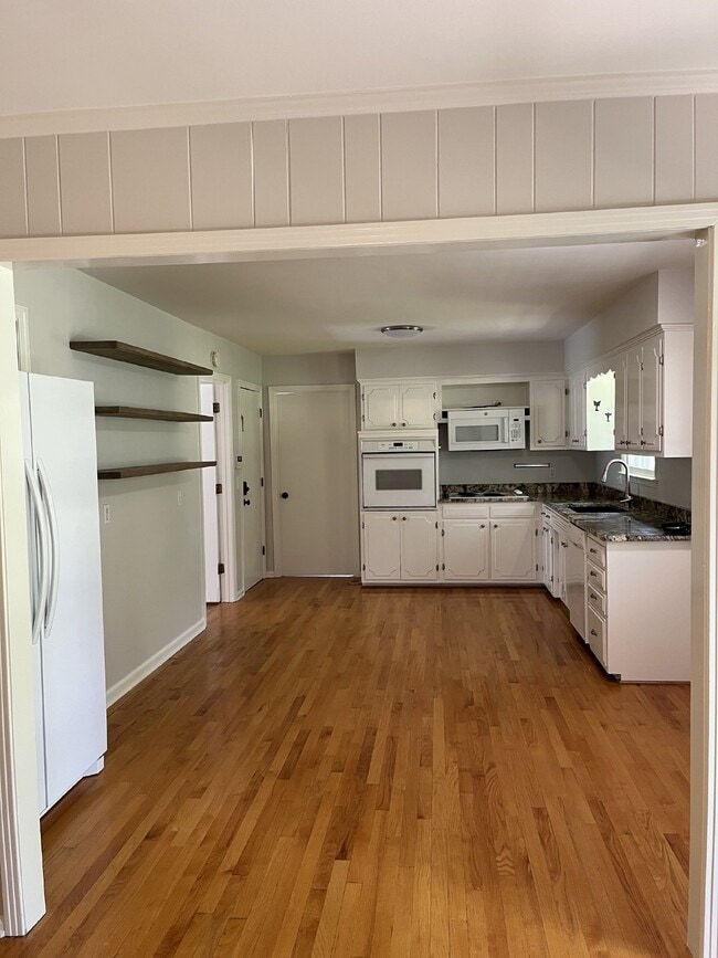 Photo - 810 Davis Dr